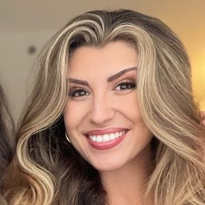 Meet your Posher, Mariana arce